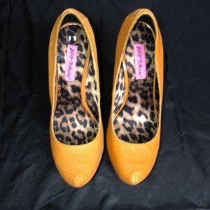 Vintage Betsey Johnson Auburn Platform Heels